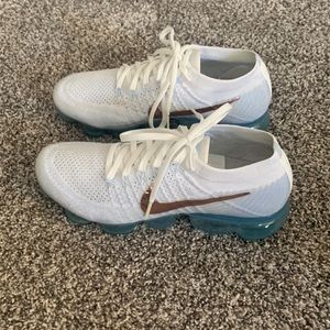 Womens Nike Air Vapormax Explorer Light Sneakers